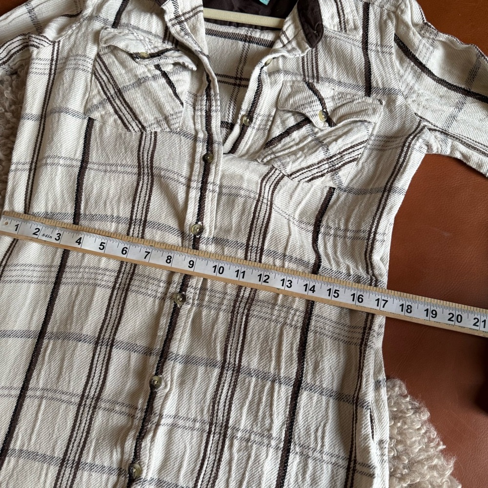 Plaid Button-Up tunic - Picture 4 of 9